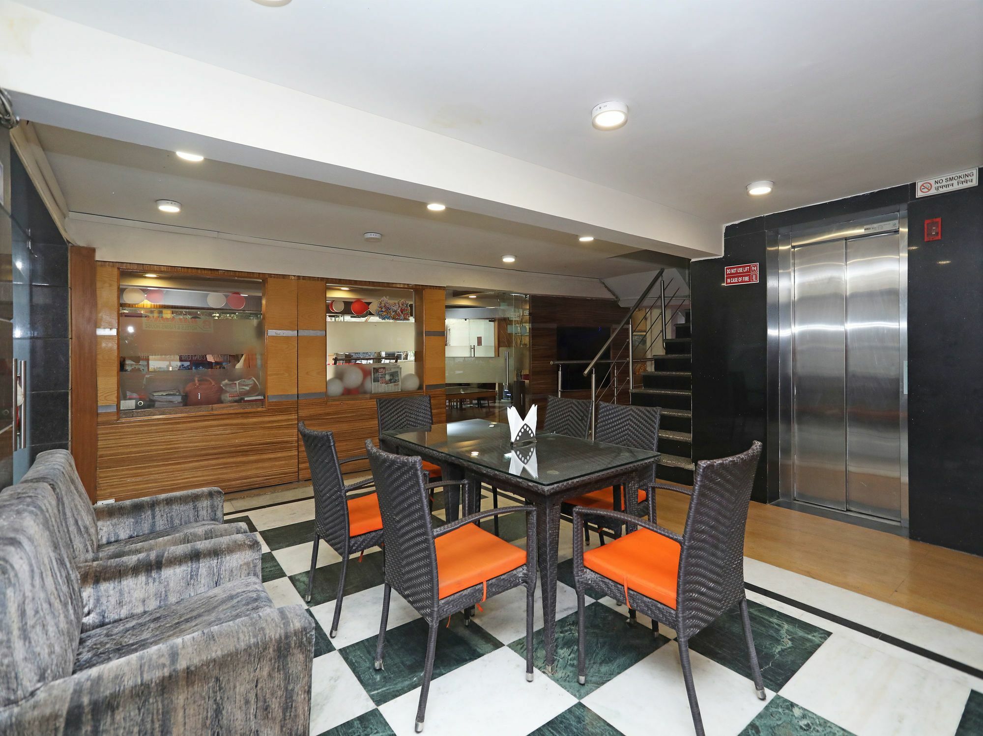 Oyo 10937 Balsons Continental Hotel 3*