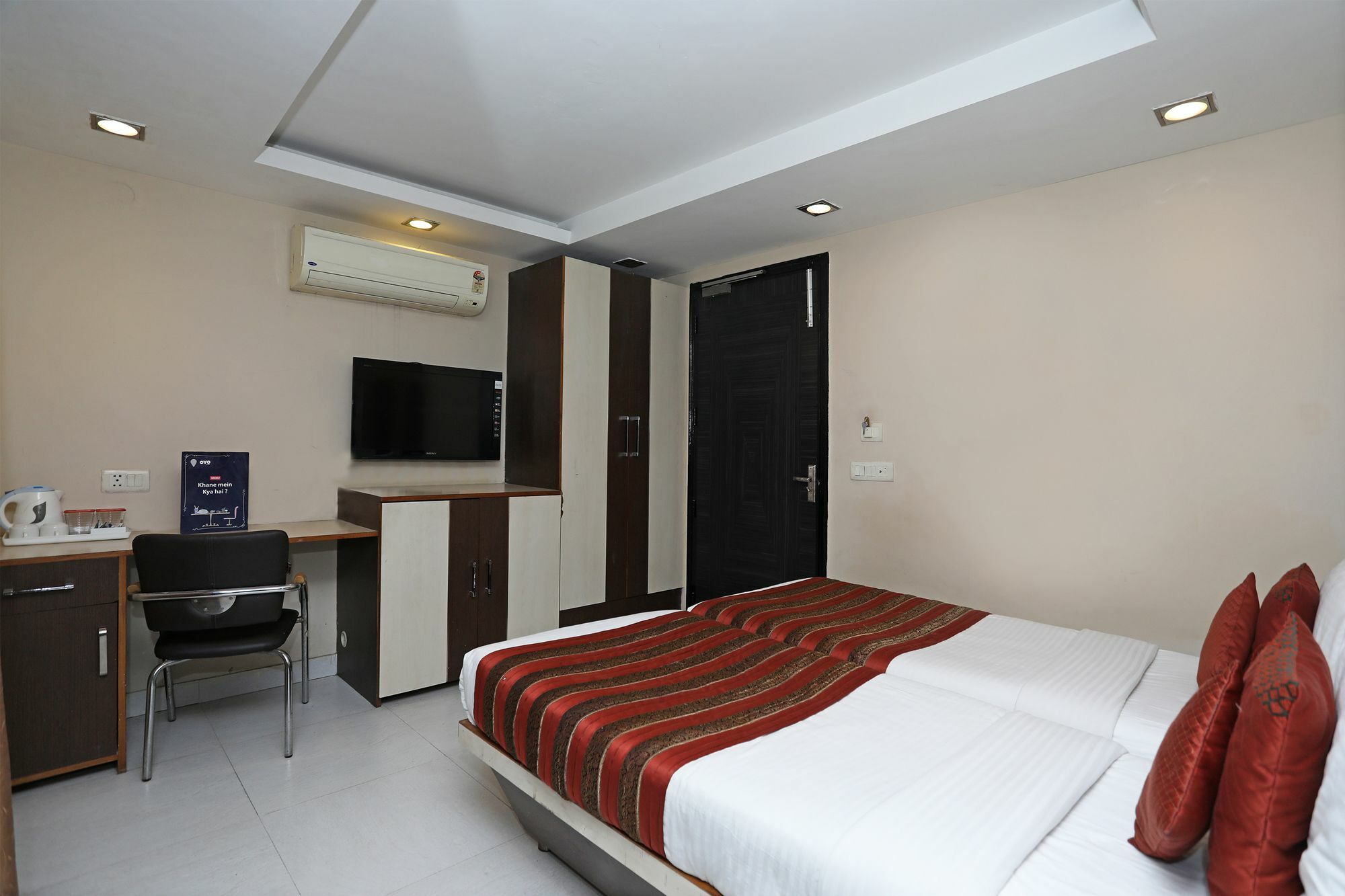 Hotel Oyo 10937 Balsons Continental 3*