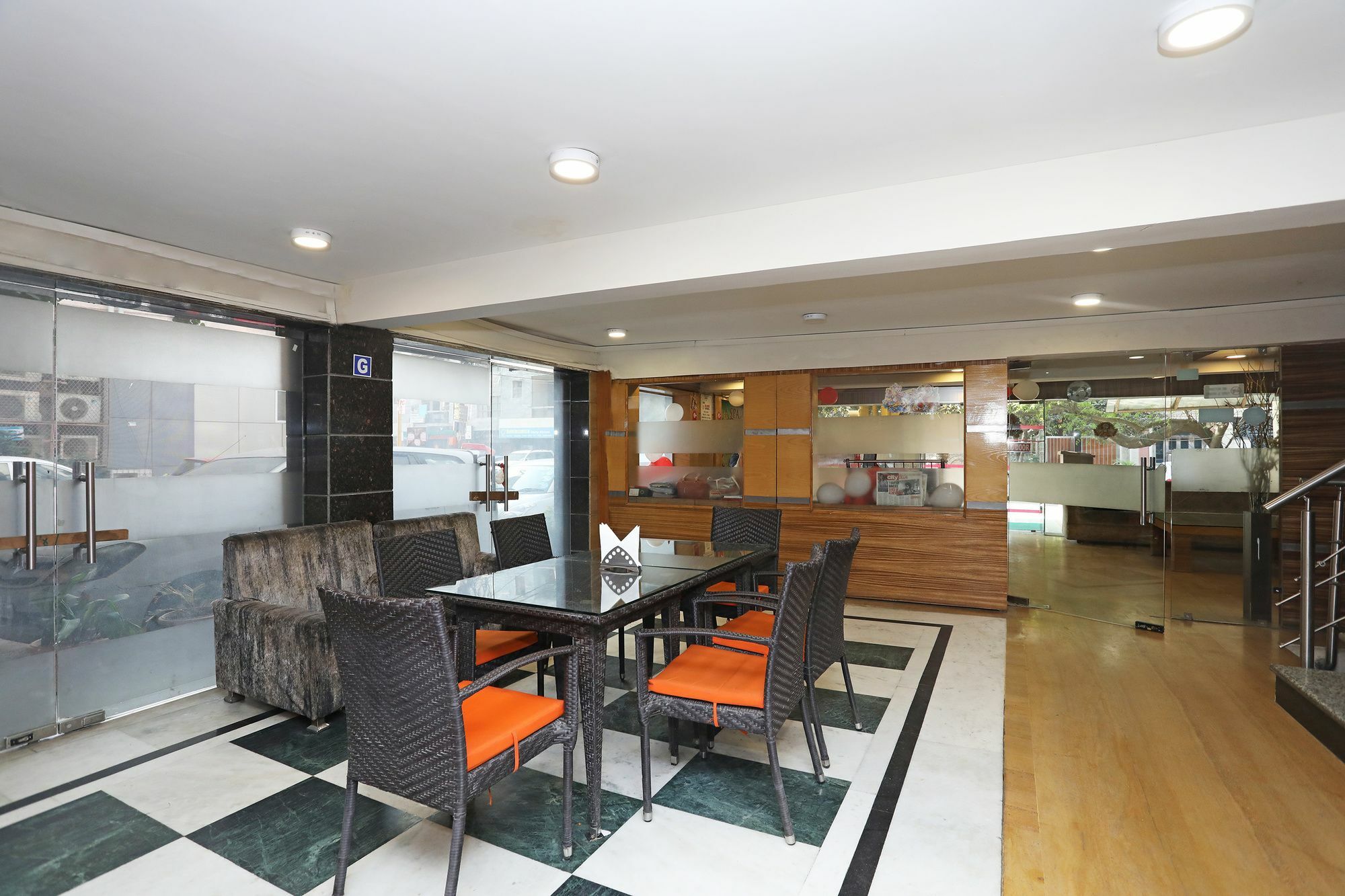 Oyo 10937 Balsons Continental New Delhi