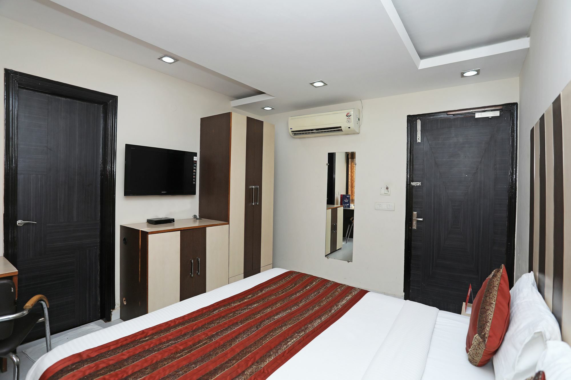 Hotel Oyo 10937 Balsons Continental